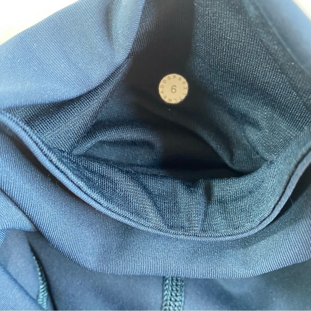 LULULEMON Train Times Crop 17" Jaded Teal Green Luxtreme Mesh‎ 6 - Picture 4 of 11